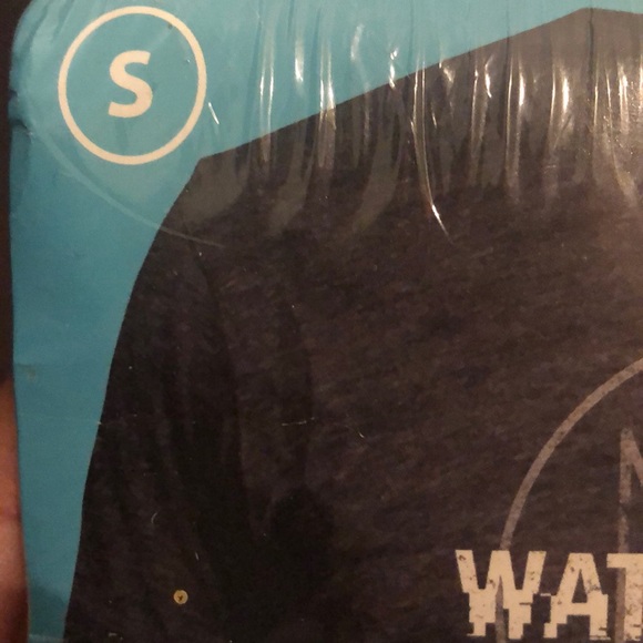 Never worn shirt in package, size men’s small - Picture 4 of 8